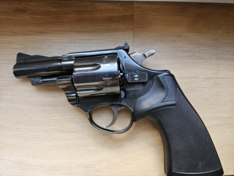 Vendo Revolver ASTRA 38/357 3" licencia en "F"
Esta de reestreno. 00