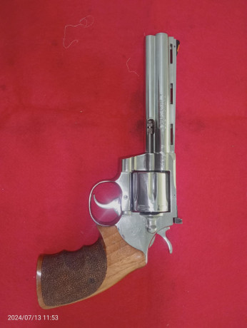 Vendo Colt Python inox cal 357 Mag. En estado fabuloso, prácticamente sin uso. Son de los viejitos  nada 02