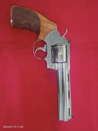 Vendo Colt Python inox cal 357 Mag. En estado fabuloso, prácticamente sin uso. Son de los viejitos  nada 01