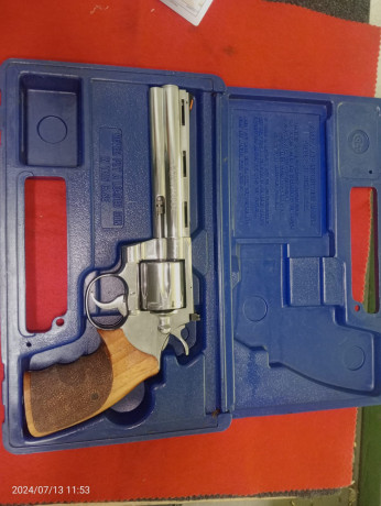Vendo Colt Python inox cal 357 Mag. En estado fabuloso, prácticamente sin uso. Son de los viejitos  nada 00
