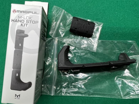 Se vende HAND STOP KIT m-LOK    Original Magpul

25€ mas portes 

Esta en Barcelona 00
