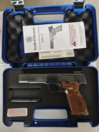 Se vende pistola Smith Wesson modelo 41, en calibre 22LR guiada en F. Es el modelo actual que se puede 00