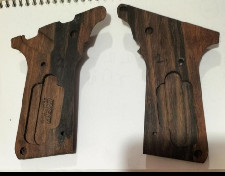Se venden cachas originales y nuevas de madera para Browning Buck Mark.
Precio : 98€ , portes incluidos 01