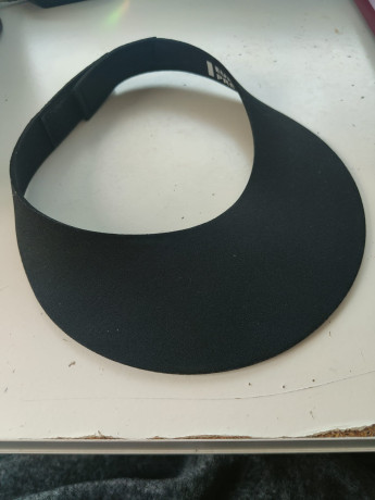Se vende chaqueta de tiro  AHG Anschutz talla 52 con poco uso. Precio 100 euros. Se encuentra en Cádiz. 10