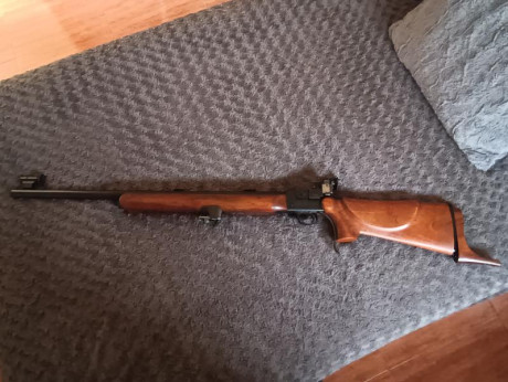 Carabina 22 LR,BSA Martini International Mark-2, con los accesorios que se muestran, además anillas intercambiables 01