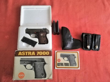 Se vende una pequeña gran pistola marca ASTRA, modelo 7000, calibre 22lr. 
Con su caja y manual, tres 01