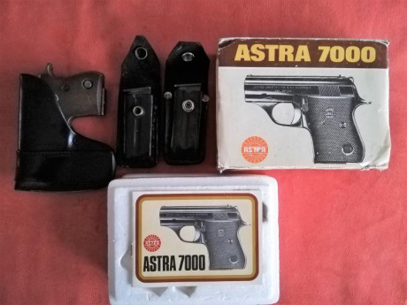 Se vende una pequeña gran pistola marca ASTRA, modelo 7000, calibre 22lr. 
Con su caja y manual, tres 00