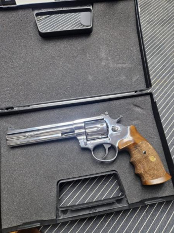Del mismo compi que la Walther  vende este revolver con 2 cachas , en F , Madrid  , tampoco quiere cambios 02