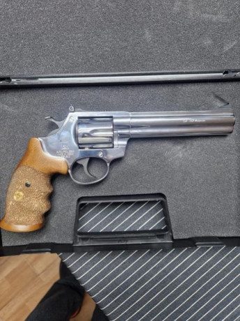 Del mismo compi que la Walther  vende este revolver con 2 cachas , en F , Madrid  , tampoco quiere cambios 01