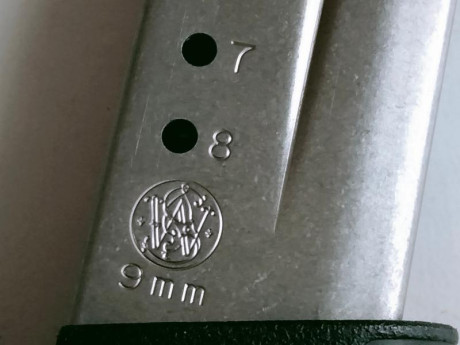 Hola, pongo a la venta dos cargadores de Smith y Wesson MP Shield del calibre 9mm Parabellum y 8 cartuchos 30