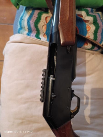 Rifle semiautomático browning long track calibre 30-06 con base para visor punto rojo, alza y punto de 00