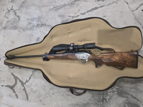 Vendo blaser r8 luxus 300wm en estado de estreno, no lleva ni un mínimo arañazo o roce, pletinas de jabalies 00