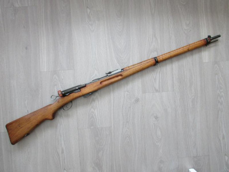 Vendo fusil histórico Schmidt-Rubin modelo G-11 en su calibre 7,5 x 55 suizo.
Fabricado en Berna, Junio 02