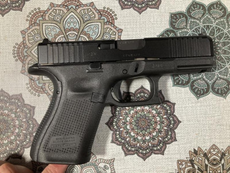 Vendo Glock 19 gen 5 mos con 3 fundas y herramientas para alza y guion precio 700 se puede estudiar cambio 02