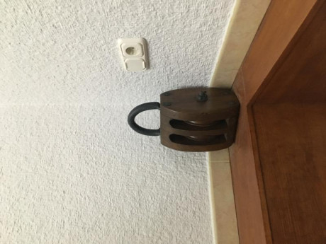 Vendo Polea de Madera y Acero.
Perfecto estado de conservación.
Barniz a muñequilla.
Muy antigua de Barco 20