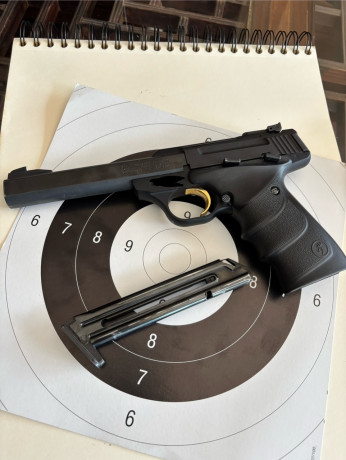 Un compañero de tiro pone a la venta pistola Browning Buck Mark 22lr con pocos tiros y muy muy bien cuidada. 10