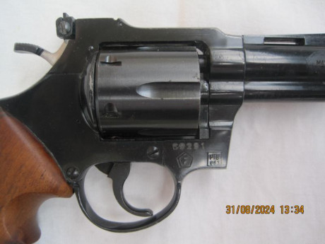 VENDO:

-- Revólver marca ME, modelo 44, calibre 4mm FLOBERT largo, Made in Germany. Guiado con Licencia 20