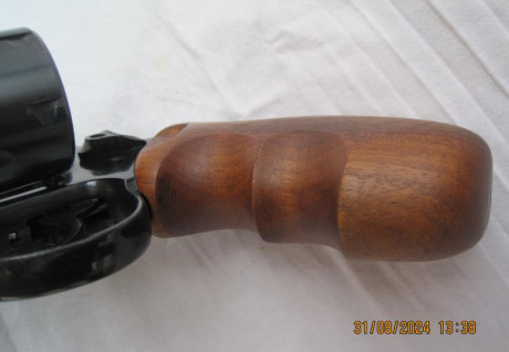 VENDO:

-- Revólver marca ME, modelo 44, calibre 4mm FLOBERT largo, Made in Germany. Guiado con Licencia 32