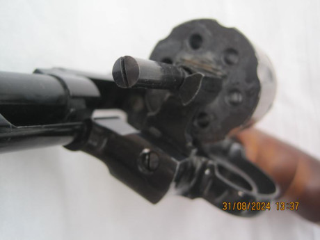 VENDO:

-- Revólver marca ME, modelo 44, calibre 4mm FLOBERT largo, Made in Germany. Guiado con Licencia 31