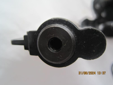 VENDO:

-- Revólver marca ME, modelo 44, calibre 4mm FLOBERT largo, Made in Germany. Guiado con Licencia 30