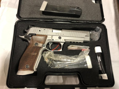 Se vende pistola 9 mm Sig Sauer X-Five .
Solo ha utilizado 1 cargador.

Fabricada en 2013 ,cañón certificado 120