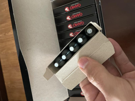 Revolver Gamo PR776 del 4,5  a estrenar , con maletín rígido y 48 cajas de 5 unidades de CO2. 
También 00