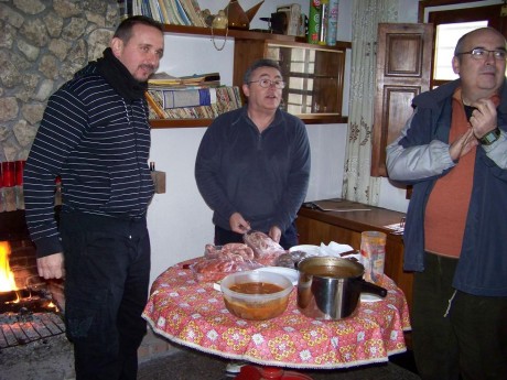 Venga empezar a colgar fotos de la comilona de hoy!!
Un dia fantástico, rodeado de unos MUY BUENOS AMIGOS. 00
