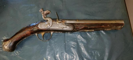 Hola, pongo a la venta esta pistola de chispa italiana calibre .63 del siglo XVIII  original, de entorno 02