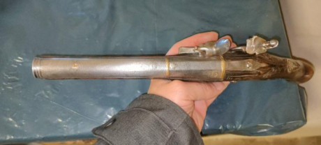 Hola, pongo a la venta esta pistola de chispa italiana calibre .63 del siglo XVIII  original, de entorno 00