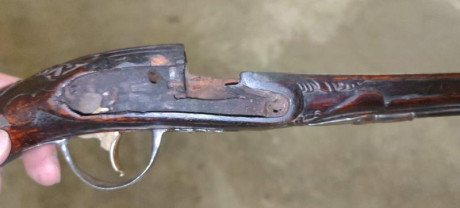 Hola, pongo a la venta esta pistola de chispa italiana calibre .63 del siglo XVIII  original, de entorno 22