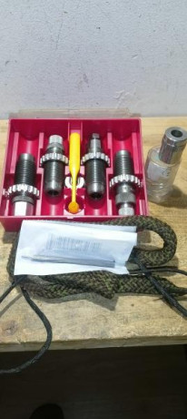 Vendo set de 4 die Lee Deluxe del 40 S&W/10 mm Auto con muy poco uso y la aguja de desempistonar es 00