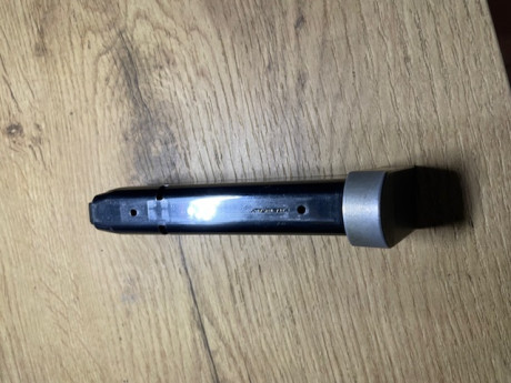 Vendo un cargador MECGAR para Sig Sauer P226. Precio 40€ portes incluidos 01