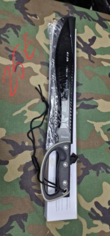 Cuchillos y navajas por cierre de tienda 11