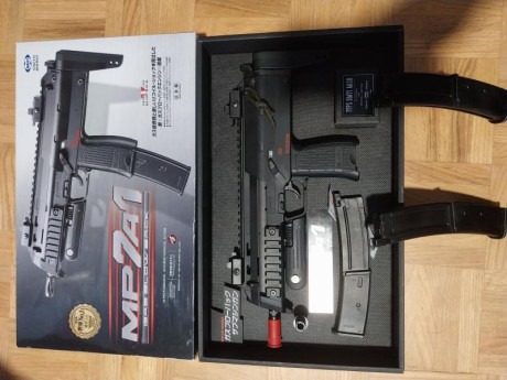 Buenas,

Pongo en venta este juguetito, la hk mp7 gbb de marui, con dos cargadores extra.
Está en perfectas 00