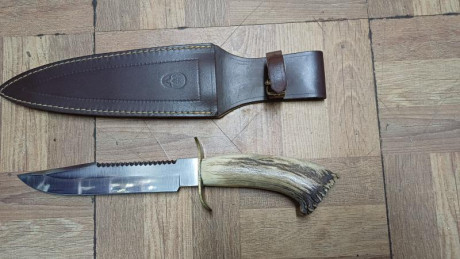 Hola a todos, pongo en venta tres cuchillos de Manufacturas Muela de mi colección, dos de ellos son piezas 11