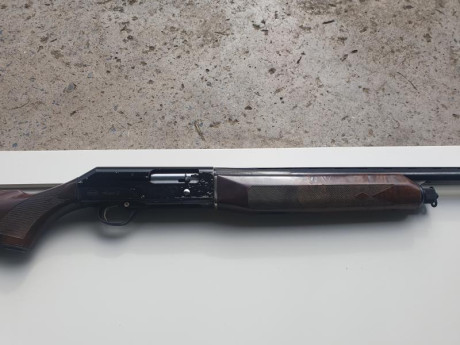 Breda Aries2,con cañon de 61cm con choques exteriores.Funcionando bien.Cambiado muelle hace 3 años.
Madera 00