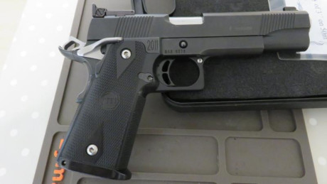 Vendo mi pistola STI 2011 customizada por HPS en Alemania dando como resultado una pistola del 9mm de 00