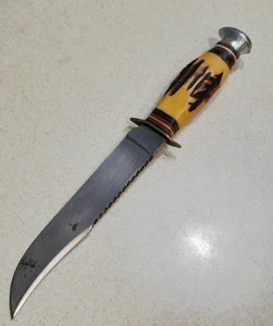 Estado muy bueno, sin marcajes, pomo de baquelita simulando asta de ciervo, sin oxido aparente... procedencia 02