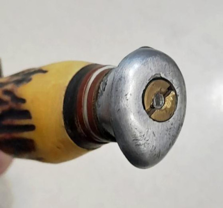 Estado muy bueno, sin marcajes, pomo de baquelita simulando asta de ciervo, sin oxido aparente... procedencia 00
