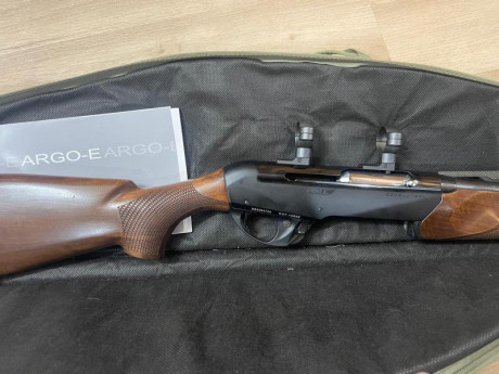 Vendo    Benelli Argo E del 300 WM.
De madera en perfecto estado, sin un solo arañazo.
Solo ha disparado 01