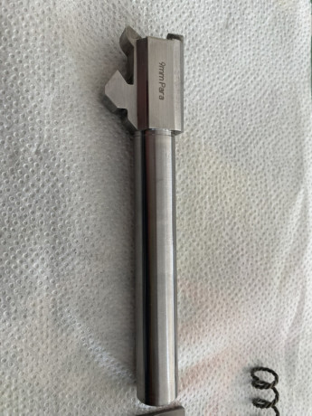 Muy buenas a todos.

Pongo en venta una Sig Sauer P 226S Xfive Classic (La alemana) en acero inoxidable 11