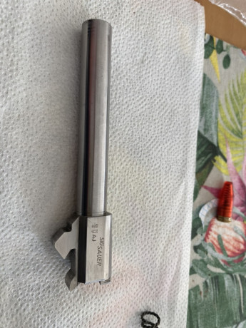 Muy buenas a todos.

Pongo en venta una Sig Sauer P 226S Xfive Classic (La alemana) en acero inoxidable 10