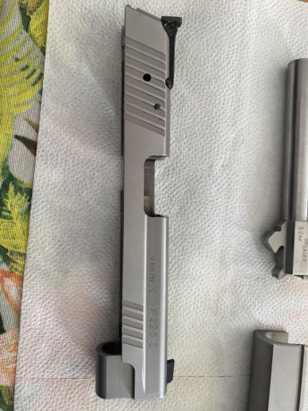 Muy buenas a todos.

Pongo en venta una Sig Sauer P 226S Xfive Classic (La alemana) en acero inoxidable 22