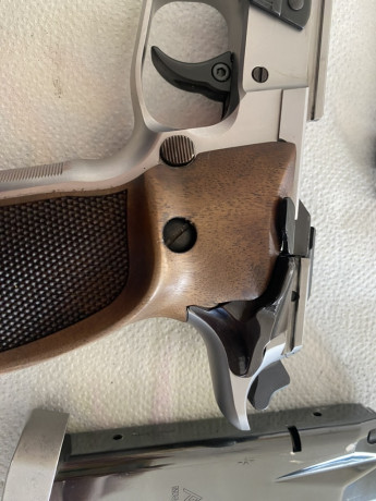 Muy buenas a todos.

Pongo en venta una Sig Sauer P 226S Xfive Classic (La alemana) en acero inoxidable 31