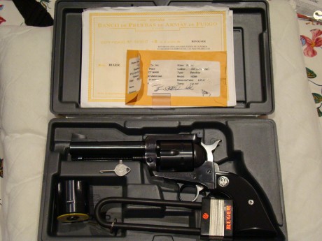 Revolver ruger convertible de dos calibres 357 magnun y 9mm parabelun, de 5" . Muy pocos tiros año 02