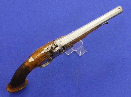 Voy a colocar unas fotos de un arma larga alemana de llave de mecha del siglo XVI. 82
