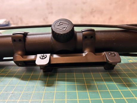 Vendo visor batida ZEISS DIAVARI 1,1-4x24 retícula 4A, las monturas no están incluídas,  se encuentra 01