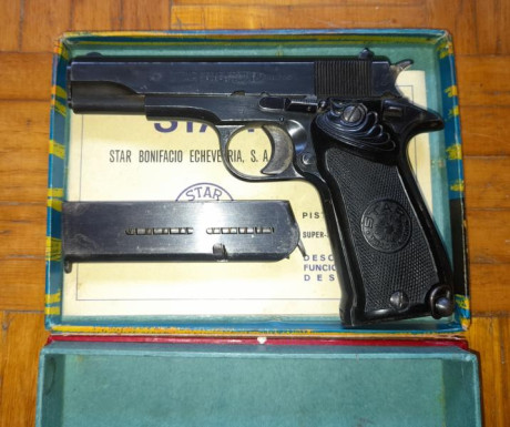 Pistola Star S, calibre 9 Corto, con dos cargadores, en perfecto estado mecánico y buen estado estético, 01
