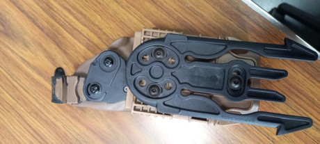 Vendo dos fundas safariland. Una 6377 219 411 nivel 2 para s&w mp9 con muy poco uso y embalaje original. 11