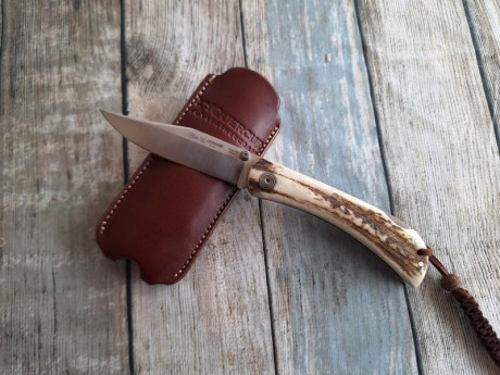 Buenos días compañeros,

Pongo a la venta estos cuchillos y navajas de mi colección, todos sin ningún 00